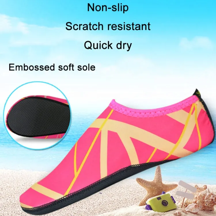 1 Pair Outdoor Snorkeling Non-Slip Soft Bottom Beach Diving Socks, Size: 30-31(Rose Red)