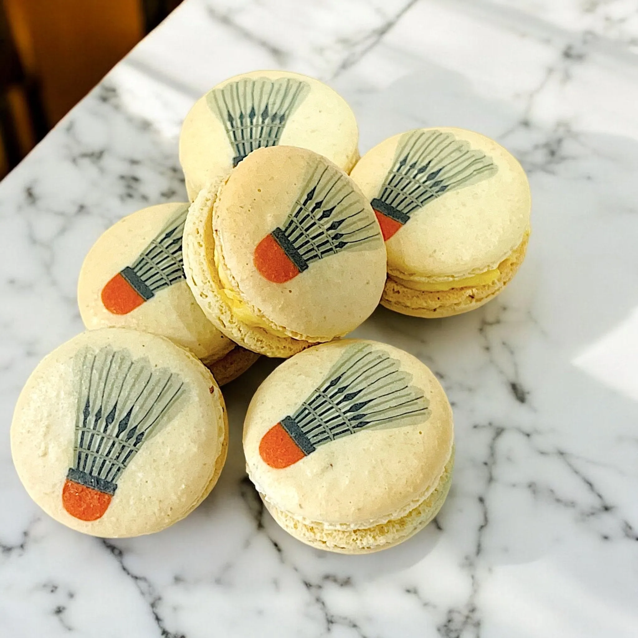 Customizable Badminton-Themed French Macarons – Choose Your Flavor!