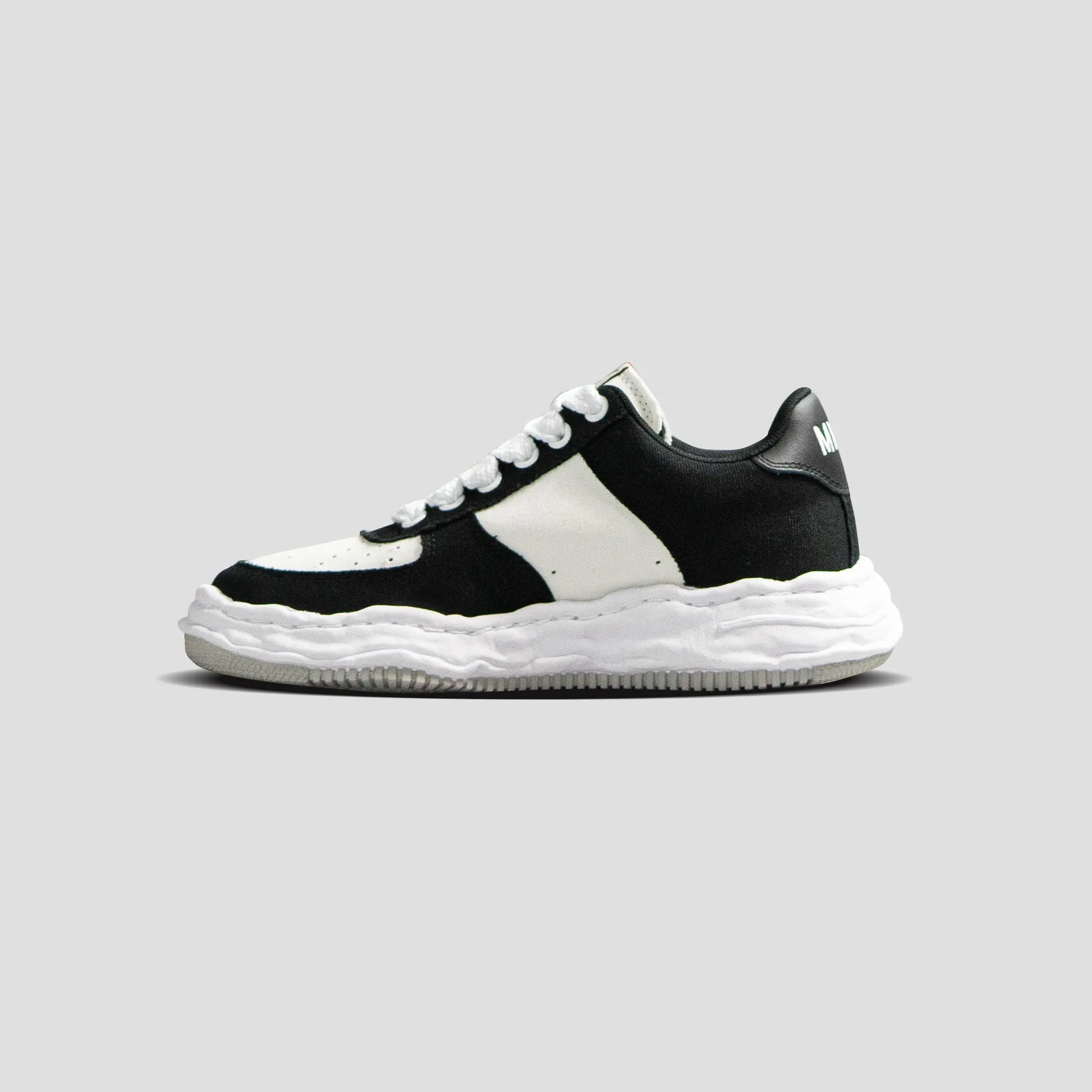 WAYNE OG SOLE LOW-TOP CANVAS SNEAKERS - BLACK/WHITE