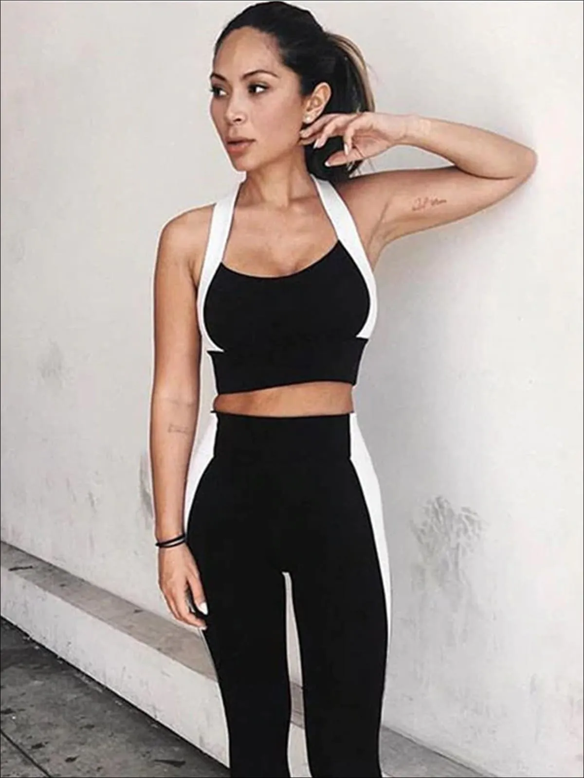 Women's Black And White Sports Bra And Legging Set